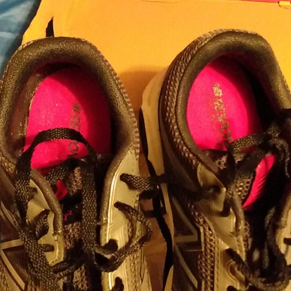 New Balance running shoes - Picture 3 of 4